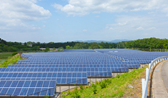 メガソーラー（太陽光発電所）　出典：岩手県再生可能エネルギーポータルサイト